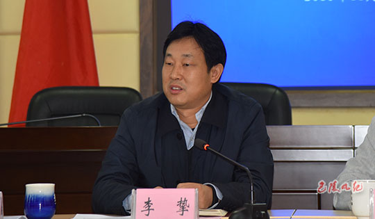 李挚在汨罗市三江镇八景村精准扶贫工作推进会上强调:以严紧实的作风