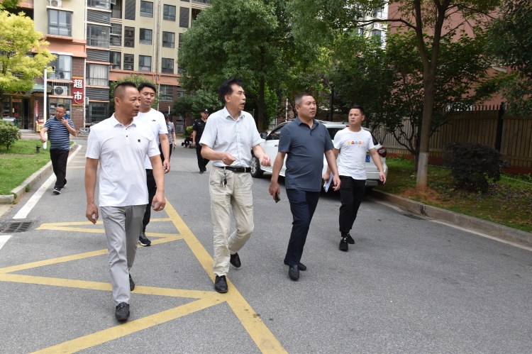 南湖新区湖滨街道党工委书记方三艳调研城市小区党建治理服务提质创建