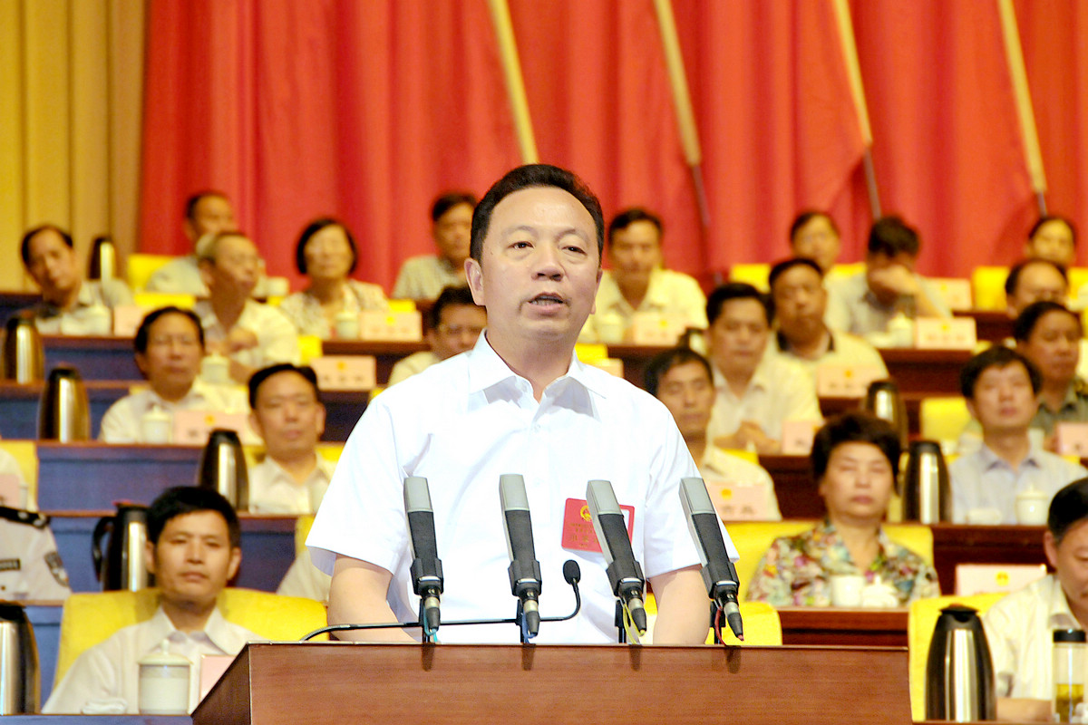 刘和生高票当选为岳阳市人民政府市长