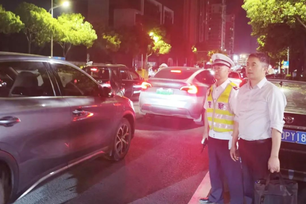 “五一”将至，全市纪检监察机关正在明察暗访...... | 镜头