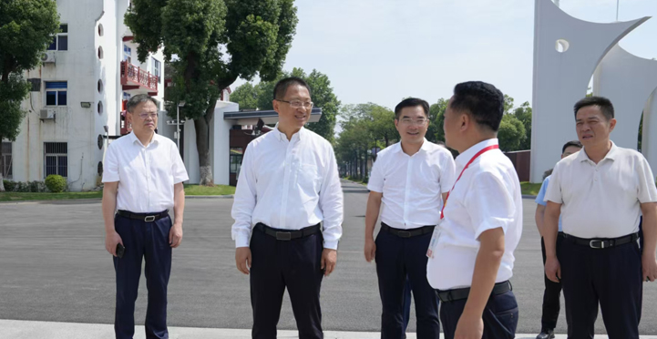 谢卫江调研高考准备工作