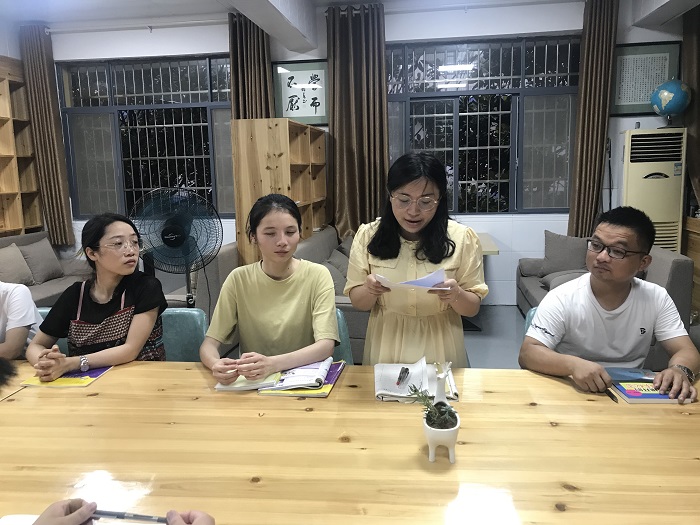 华容县第四中学开展青年教师读书沙龙活动
