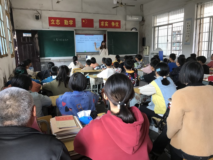 华容县第四中学开展新教师汇报课