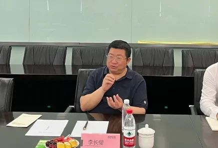 三月两度踏京尘，恭请老乡建巴陵。