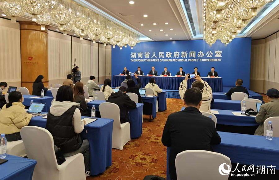 ��ʮ���塱�ɼ���|���Ͻ������ܶ�ͻ��5600��Ԫ