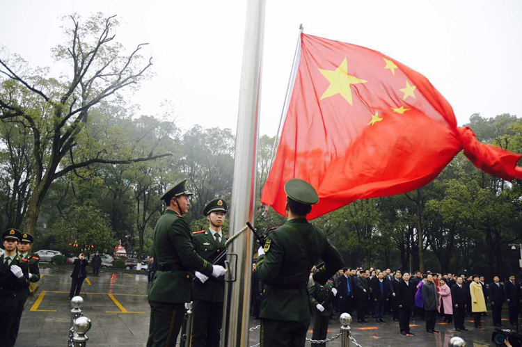 胡忠雄刘和生李爱武徐新楚向伟雄等分别参加四大家新春升旗仪式