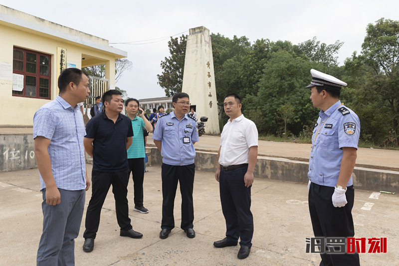 9月5日,副市长姚书茂带领教育,应急管理,交警,运管等部门深入罗江镇