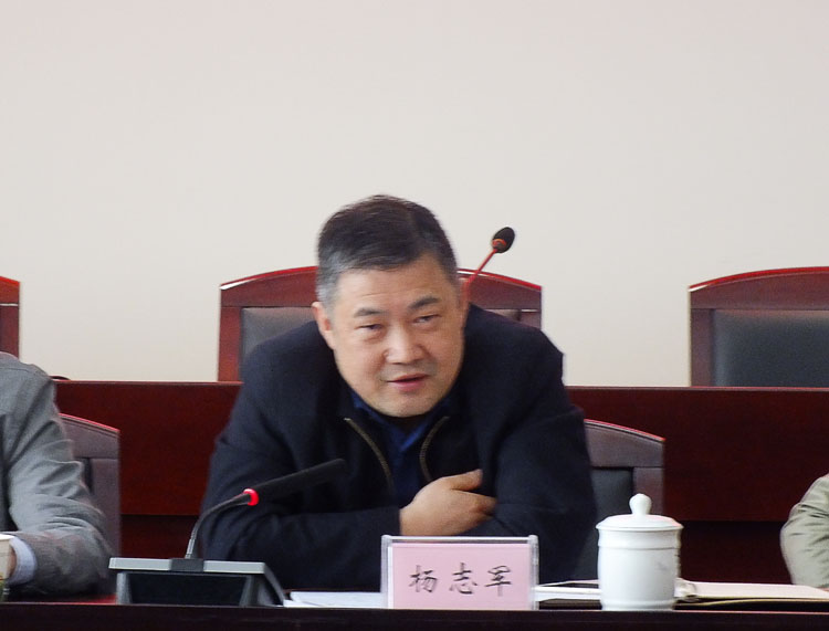 市商务粮食局党组书记,局长杨志军在会上讲话