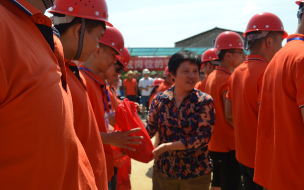 党组书记,副主席谭志兰,市总工会党组成员,副主席候选人童俏冰等一行