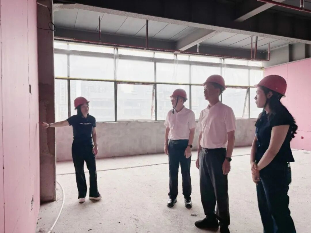 王文华调研市工人文化宫项目并召开现场办公会